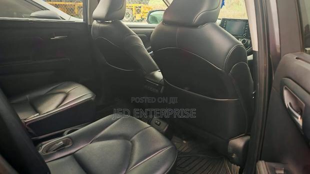 Toyota Highlander XLE 2021 Gray