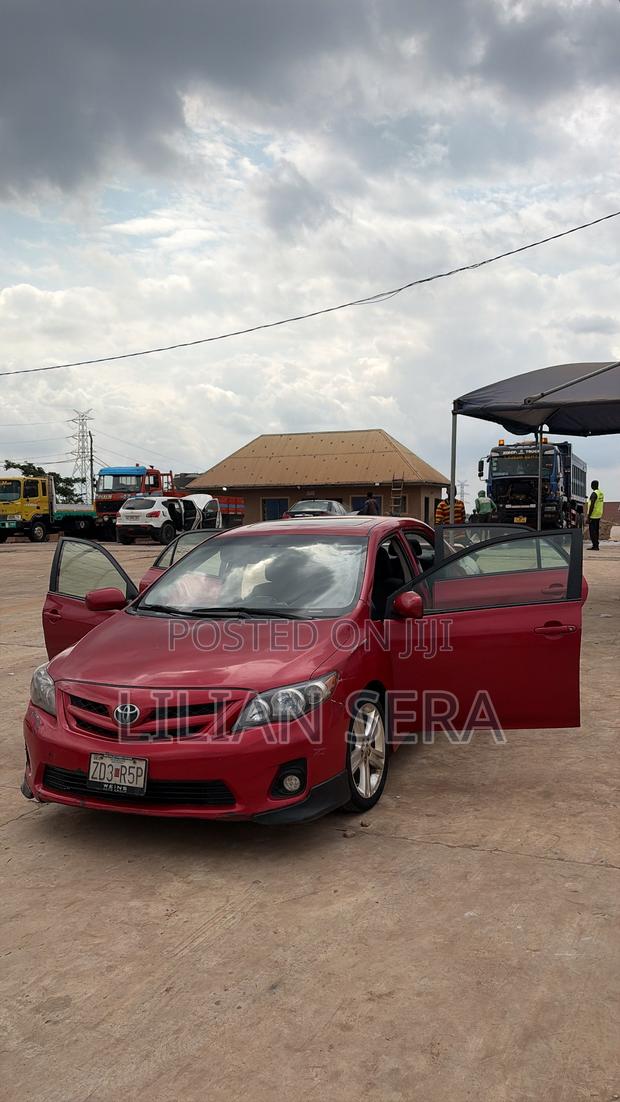 Toyota Corolla S Special Edition 4dr Sedan (1.8L 4cyl 4A) 2013 Red