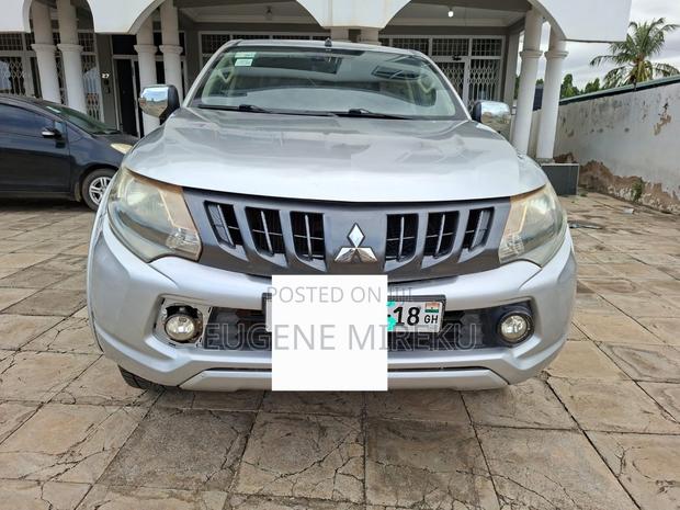 Mitsubishi L200 2018 Silver