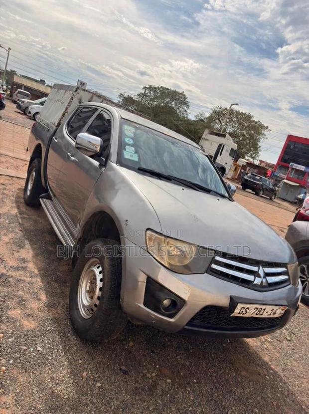 Mitsubishi L200 2012