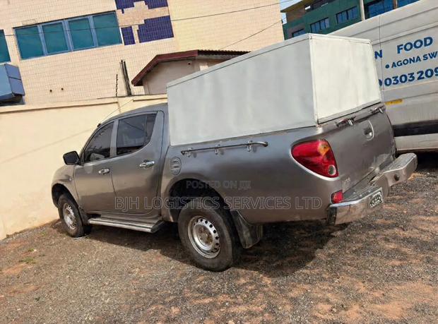 Mitsubishi L200 2012