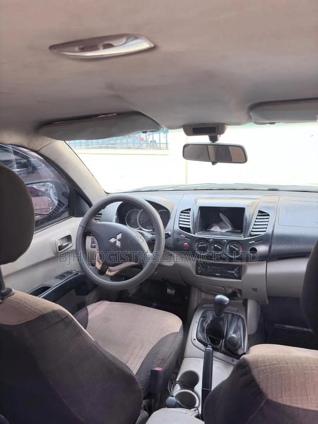 Mitsubishi L200 2012
