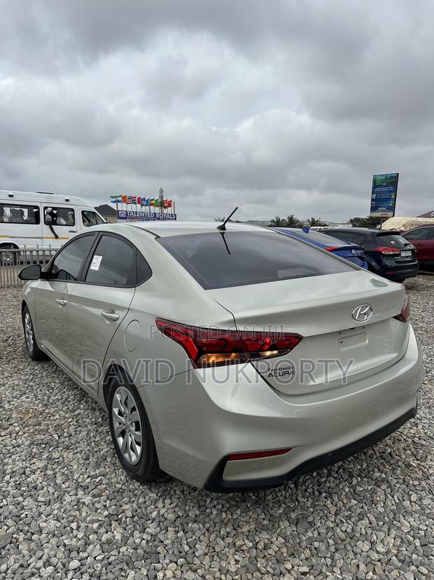 Hyundai Accent 2018 Gold