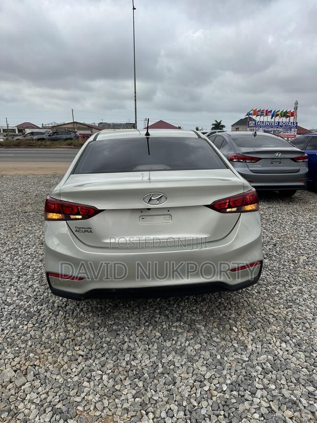Hyundai Accent 2018 Gold