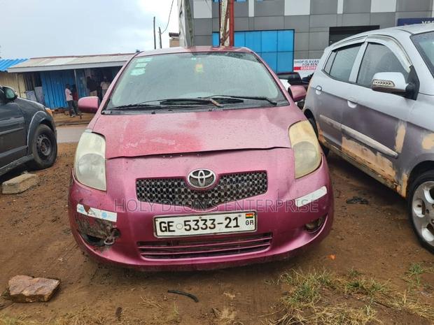 Toyota Vitz 1.3 AWD 5dr 2010 Brown