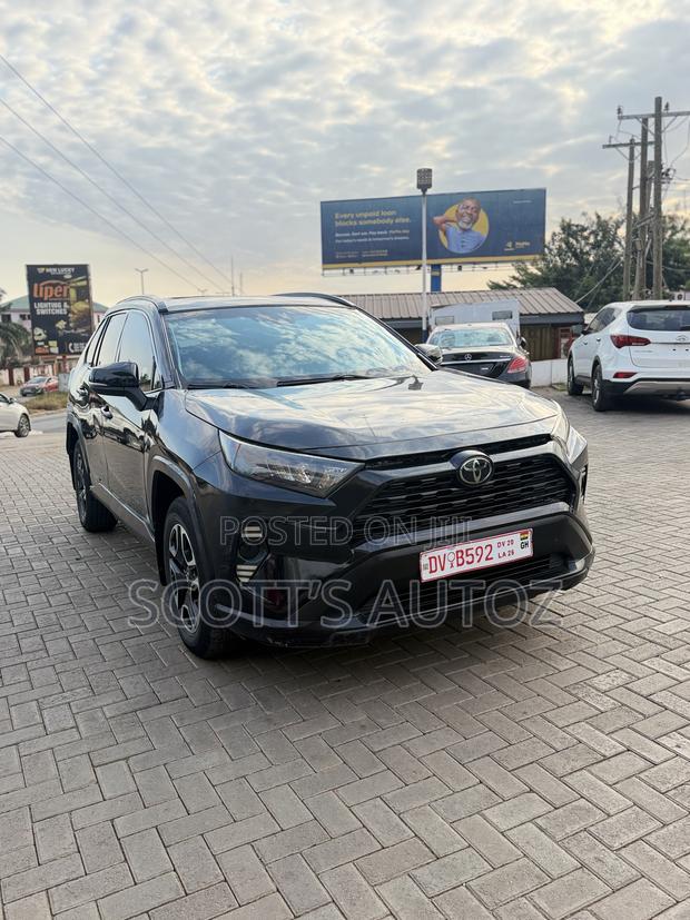 Toyota RAV4 2021 Black