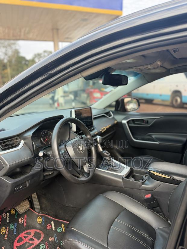 Toyota RAV4 2021 Black