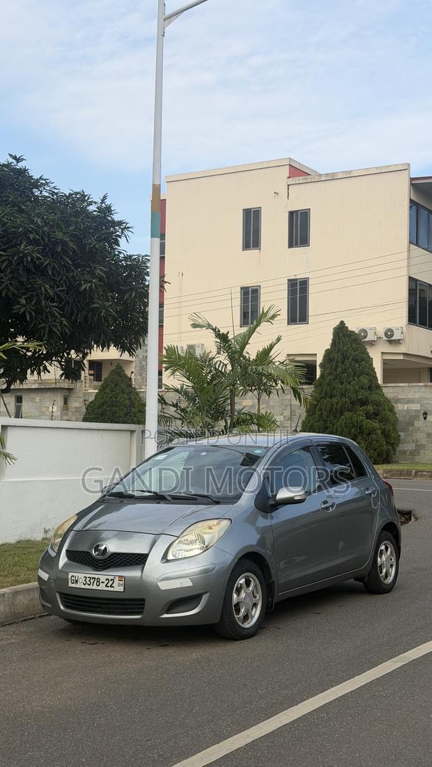 Toyota Vitz 2011 Gray