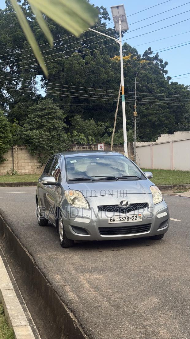 Toyota Vitz 2011 Gray