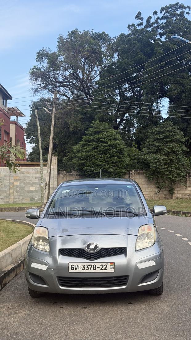 Toyota Vitz 2011 Gray
