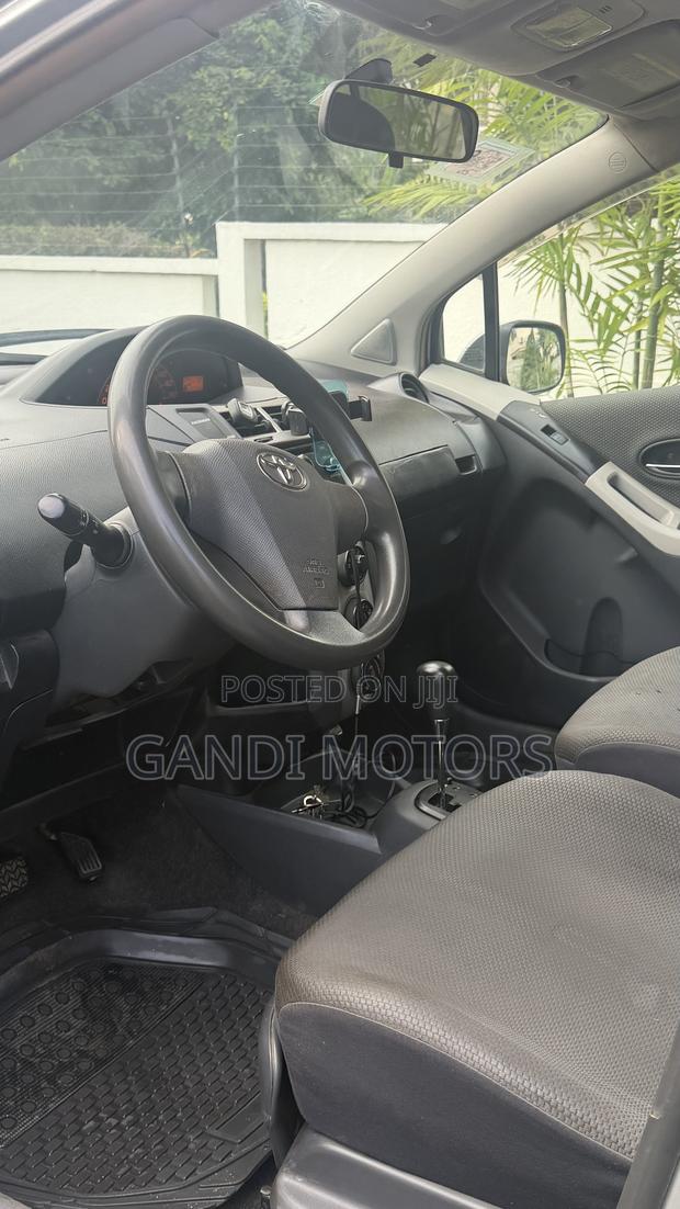 Toyota Vitz 2011 Gray