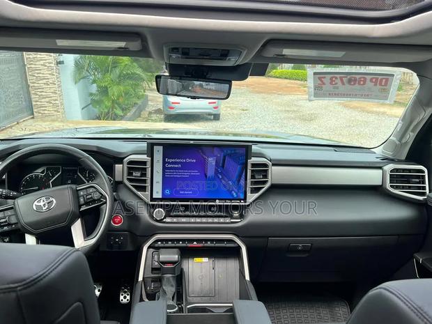Toyota Tundra 2022 Black