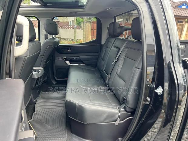 Toyota Tundra 2022 Black