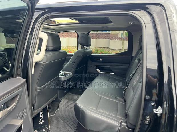 Toyota Tundra 2022 Black