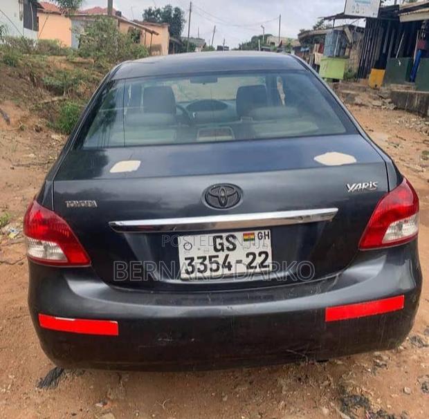 Toyota Yaris 2010 Black