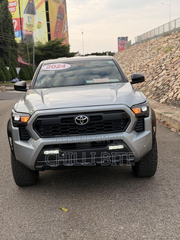 Toyota Tacoma SR5 Double Cab 6' Bed AT 2024 Gray