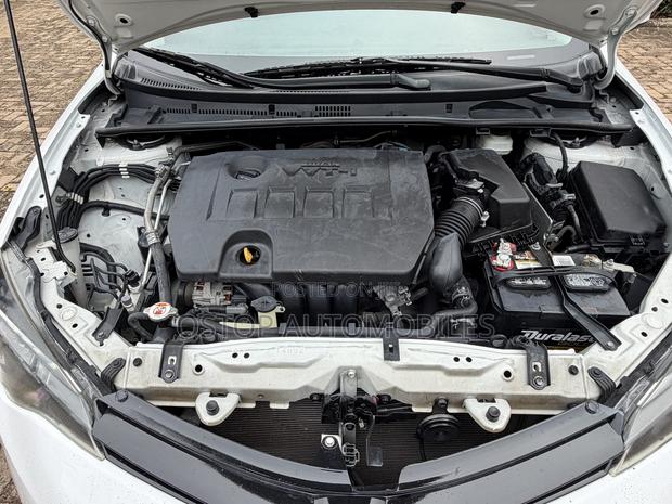 Toyota Corolla LE Eco (1.8L 4cyl 2A) 2019 White