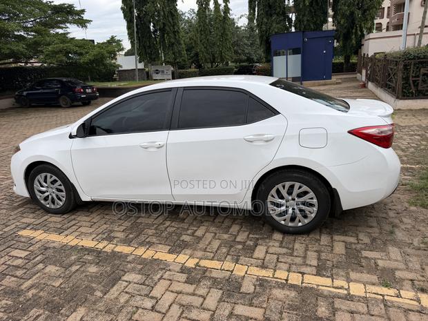 Toyota Corolla LE Eco (1.8L 4cyl 2A) 2019 White