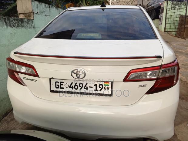 Toyota Camry SE 4dr Sedan (2.5L 4cyl 6A) 2013 White