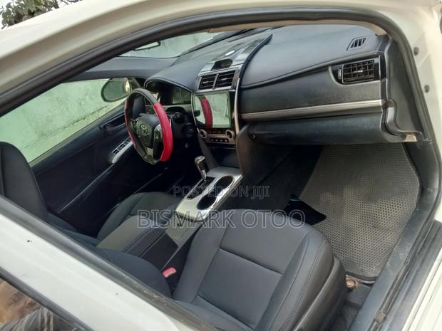 Toyota Camry SE 4dr Sedan (2.5L 4cyl 6A) 2013 White