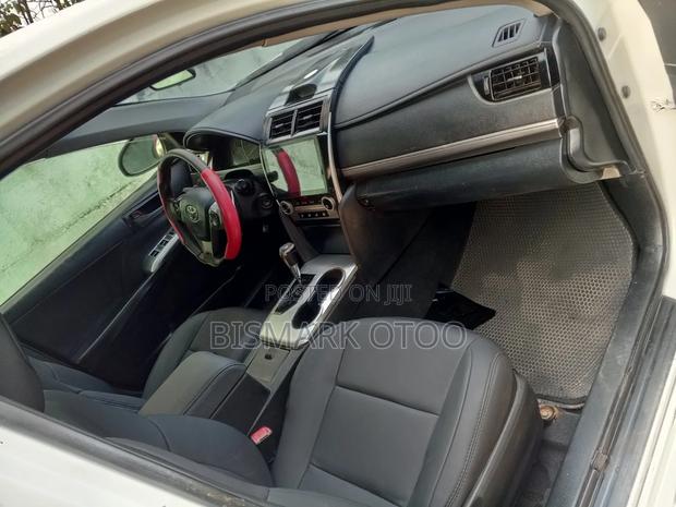 Toyota Camry SE 4dr Sedan (2.5L 4cyl 6A) 2013 White
