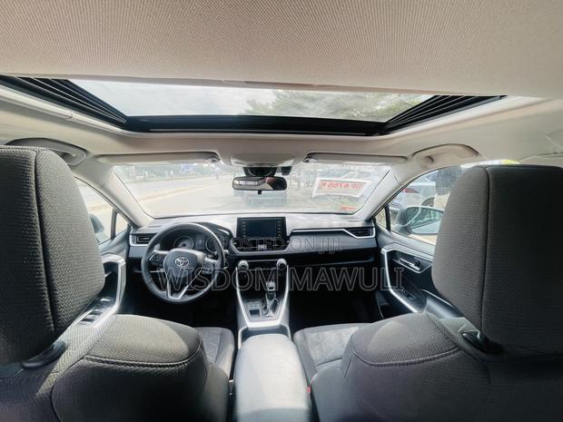 Toyota RAV4 XLE 2021 Gray