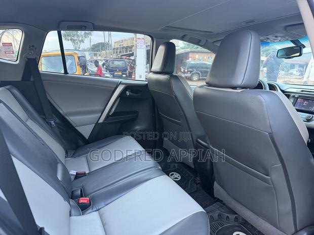 Toyota RAV4 Limited FWD (2.5L 4cyl 6A) 2016 Silver