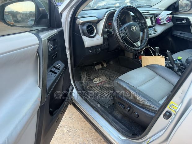 Toyota RAV4 Limited FWD (2.5L 4cyl 6A) 2016 Silver