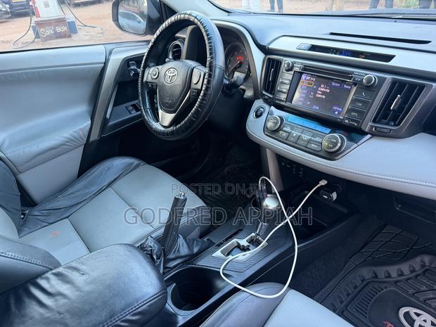 Toyota RAV4 Limited FWD (2.5L 4cyl 6A) 2016 Silver