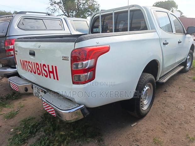 Mitsubishi L200 2016 White