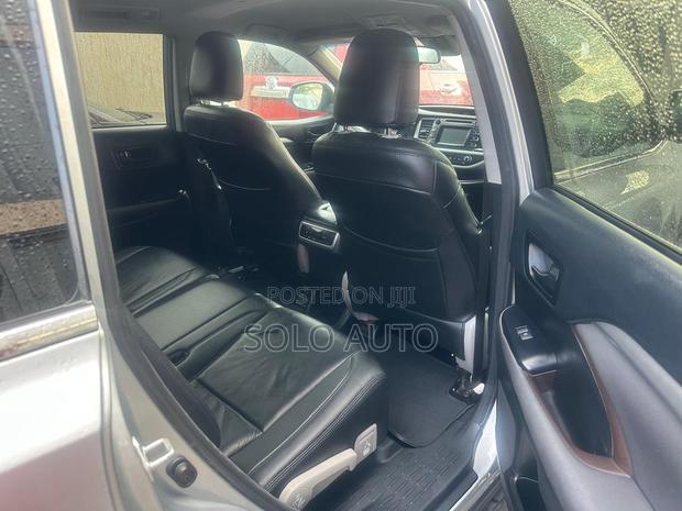 Toyota Highlander LE 4x2 (2.7L 4cyl 6A) 2017 Silver