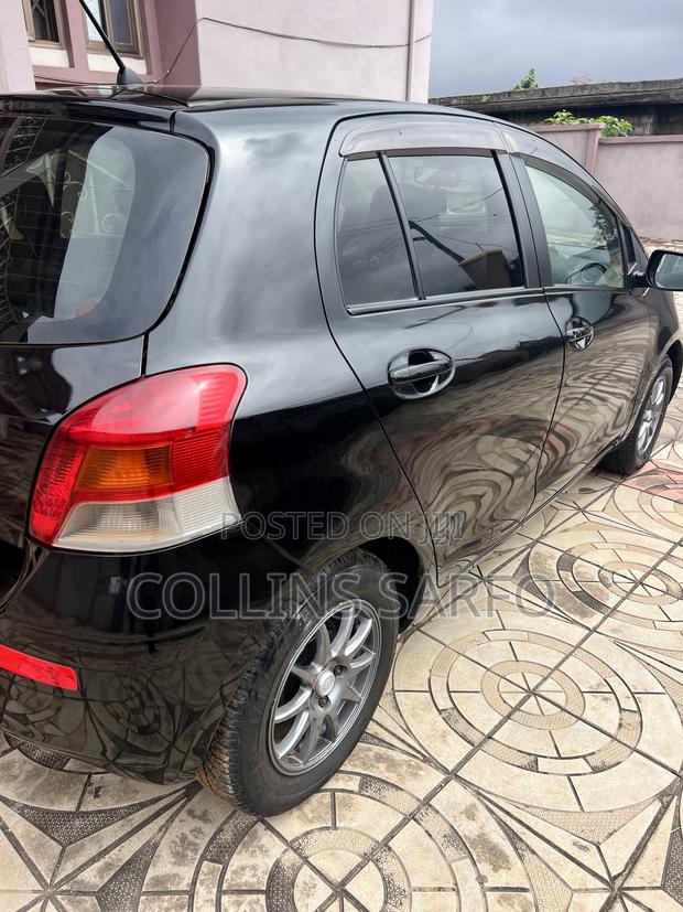 Toyota Vitz 1.3 FWD 5dr 2009 Black