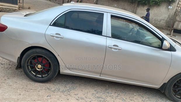 Toyota Corolla LE 4dr Sedan (1.8L 4cyl 4A) 2011 Silver