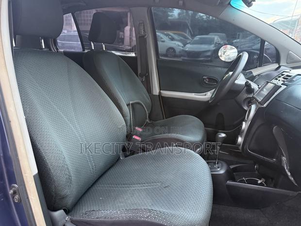 Toyota Vitz 1.3 AWD 5dr 2012 Blue