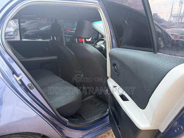 Toyota Vitz 1.3 AWD 5dr 2012 Blue