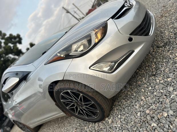 Hyundai Elantra Limited 4dr Sedan (1.8L 4cyl 6A) 2015 Gray