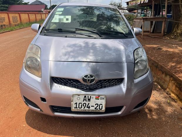 Toyota Vitz 1.5 FWD 5dr 2010 Silver