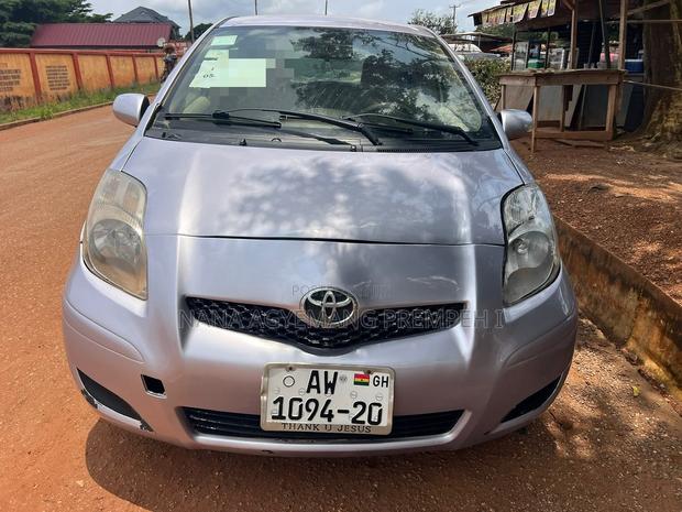 Toyota Vitz 1.5 FWD 5dr 2010 Silver