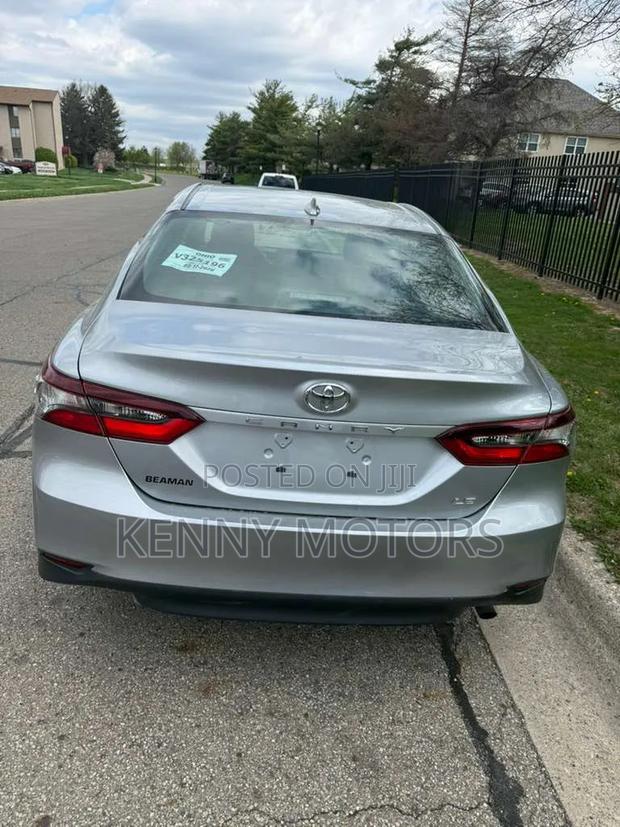 Toyota Camry 2023 Silver