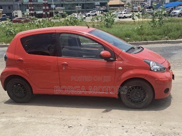 Toyota Aygo 1.0 3-Door 2011 Red