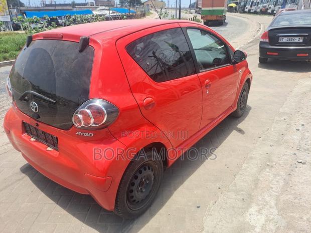 Toyota Aygo 1.0 3-Door 2011 Red