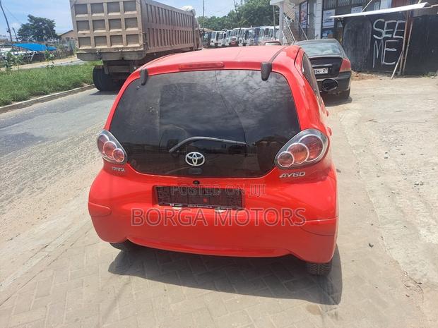 Toyota Aygo 1.0 3-Door 2011 Red
