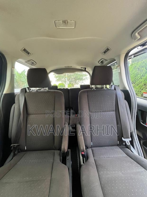 Toyota Voxy V 4WD 7-Seater 2014 Black