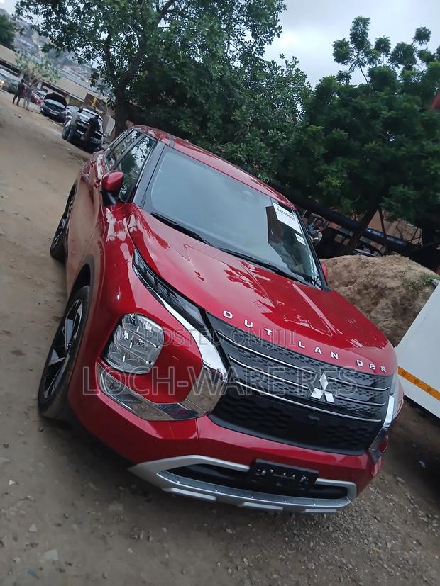 Mitsubishi Outlander SE 2024 Red