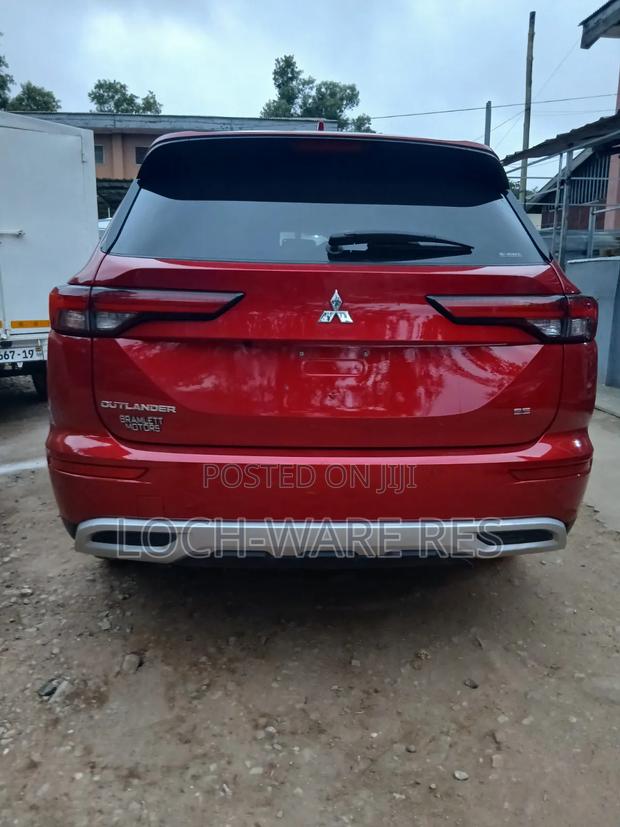 Mitsubishi Outlander SE 2024 Red