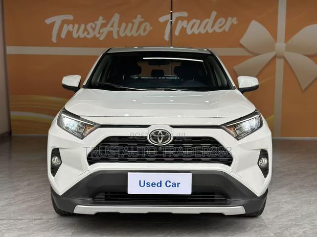 Toyota RAV4 2022 Blue