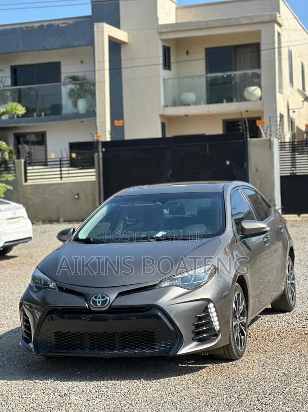 Toyota Corolla XSE (1.8L 4cyl 2A) 2018 Gray