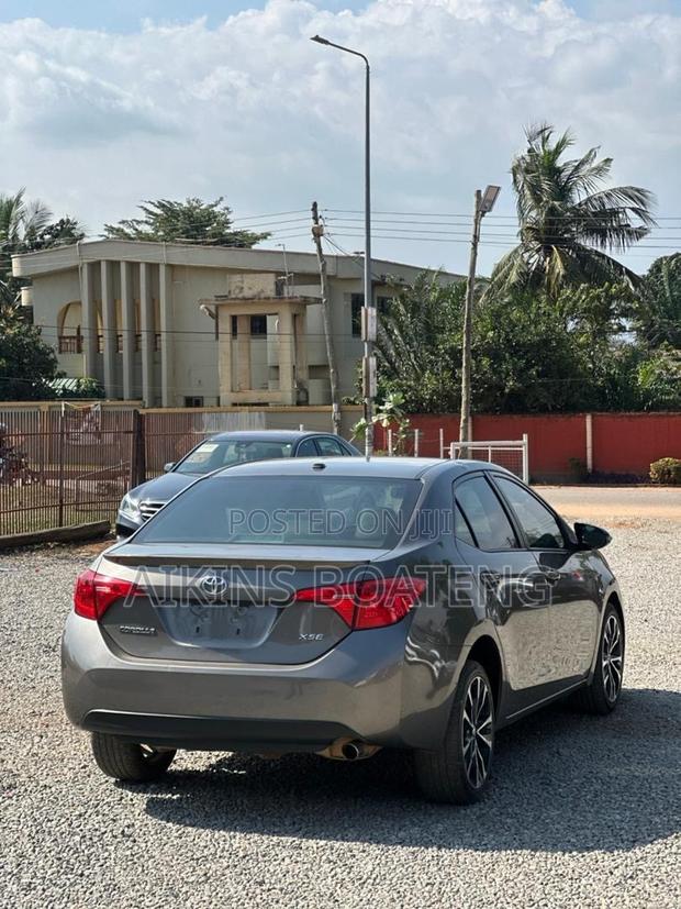 Toyota Corolla XSE (1.8L 4cyl 2A) 2018 Gray