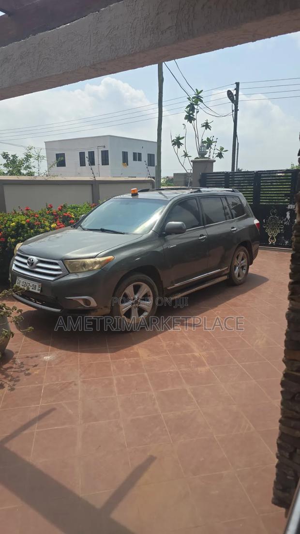 Toyota Highlander 3.5L 4WD 2013 Green