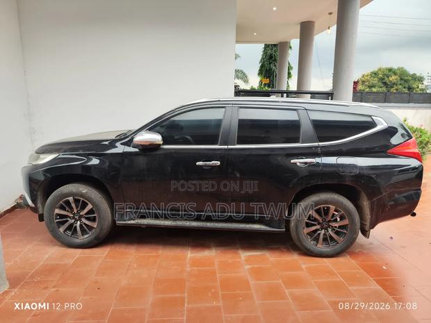 Mitsubishi Pajero 2017 Black